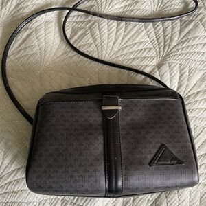 Stylish Black Liz Claiborne women’s shoulder bag